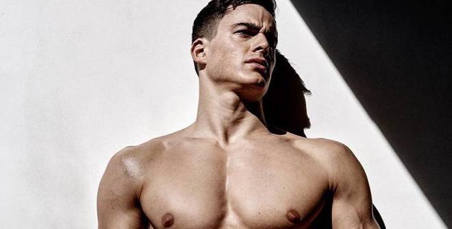 Сексапилният учител, който подлуди Instagram