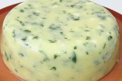 Домашен кашкавал с чесън и магданоз