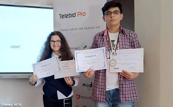 Бургаски ученици завоюваха първото място в Олимпиадата по информационни технологии