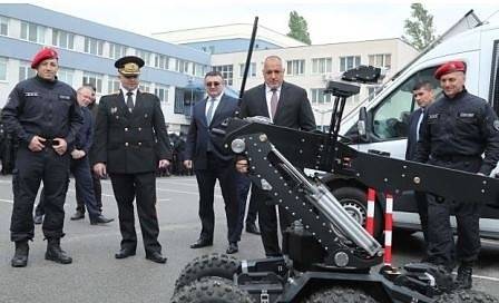 МВР представи нови оръжия и техника за защита при терористични заплахи (СНИМКИ)