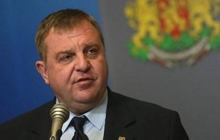 Каракачанов: Преговорите със САЩ за закупуване на нови изтребители продължават