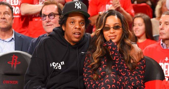 Бионсе винаги със стил, дори когато се крие от папараци