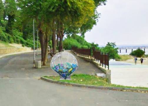 Арт инсталации приканват бургазлии да събират разделно пластмаса