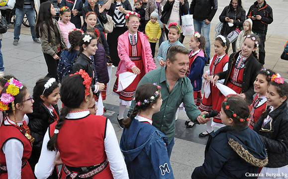 „Бургас танцува“ зумба, салса и народни танци тази вечер