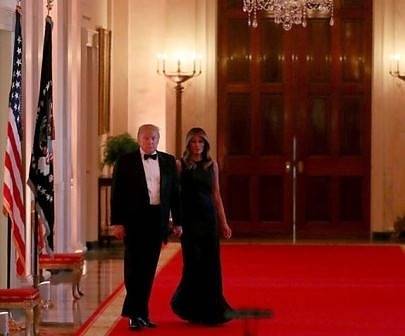 Мелания Тръмп събра погледите на официалната вечеря в Белия дом (СНИМКИ)