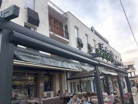 Ветроупорни завеси за заведения, тераси и халета