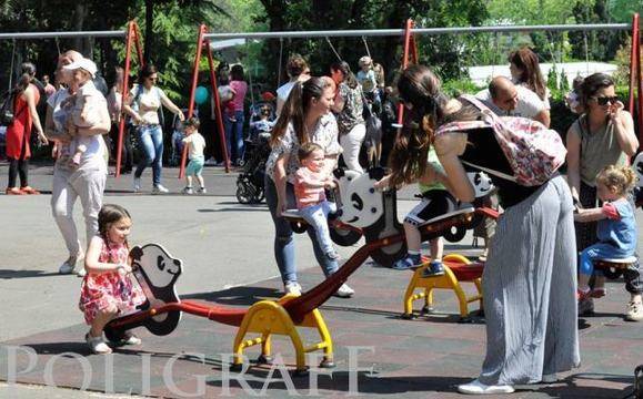 Социалното министерство: Приоритетът ни е децата да се отглеждат от родителите си!