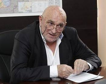 Шефът на агенцията по храните обявил наследствена къща вместо земя с 6 сгради