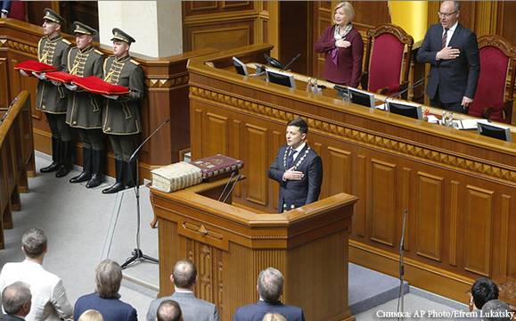 Новият украински президент положи клетва и разпусна Парламента