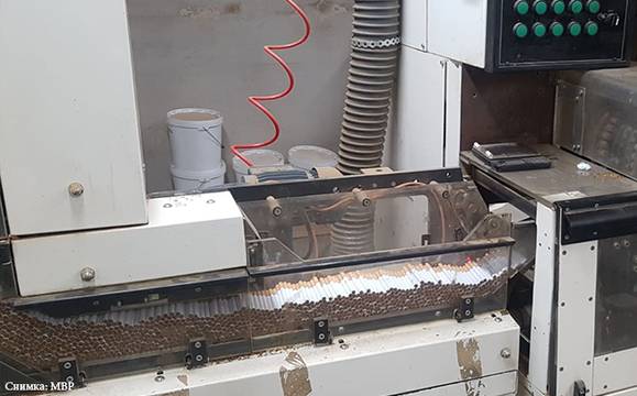 Разбиха престъпна организация за нелегални цигари, ръководена от българи