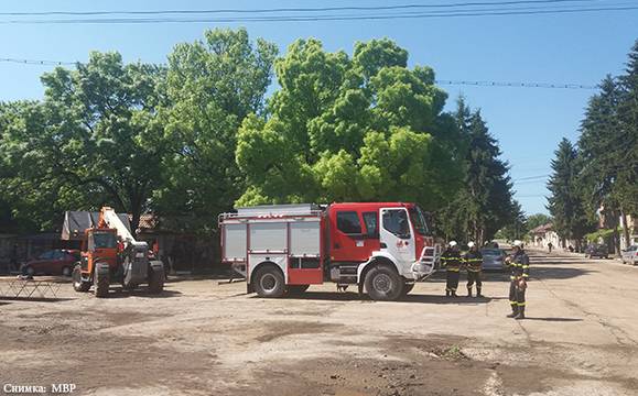 Дъжд и градушка унищожиха 70 хил. дка площи в Свищов