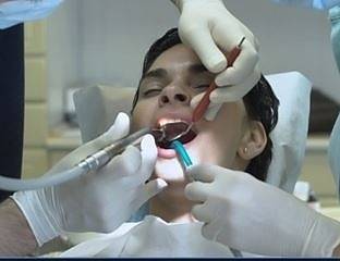 Петима зъболекари са обвинени за източване на Здравната каса