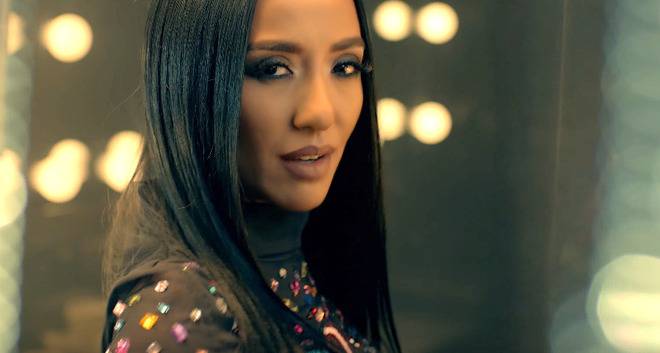 АНИ ХОАНГ С „БАНАНА“-МУЗИКА ЗА ВСЕКИ