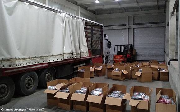 Митничари заловиха голяма пратка контрабандни дрехи менте на „Лесово“