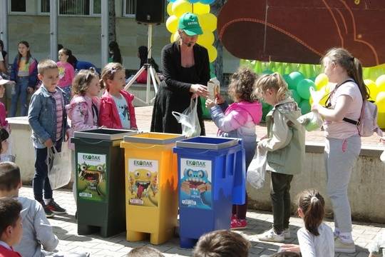 Над 300 деца от Правец вече знаят как да сортират отпадъци
