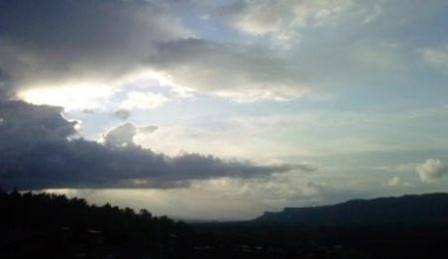 Днес разкъсана облачност с превалявания от дъжд. Максималните температури ще са между 19° и 24°