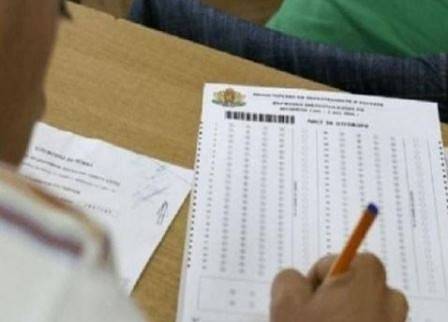 МОН разпореди проверка на спорните въпроси от матурата по английски език