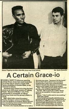 Чуйте кавъра на „A Certain Ratio“ на песента на „Токинг Хедс“ „Houses in Motion“