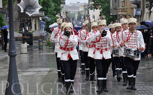 Капризите на времето провалиха опита на Бургас за рекордно шествие