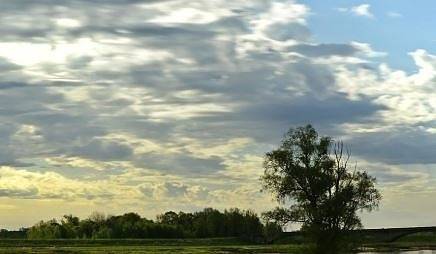 Днес разкъсана облачност с максимални температури между 22° и 27°