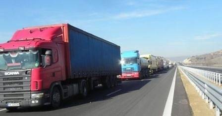 Днес от 12 ч. до 20 ч. се спира движението на камионите над 12 т по автомагистралите