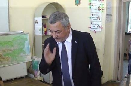 Валери Симеонов: Ръката ми да изсъхне, ако гласувам машинно