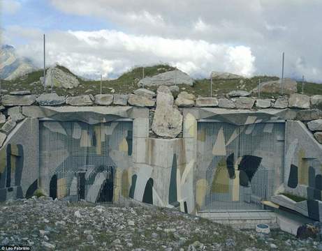 Вижте замаскираните военни бункери на Швейцария