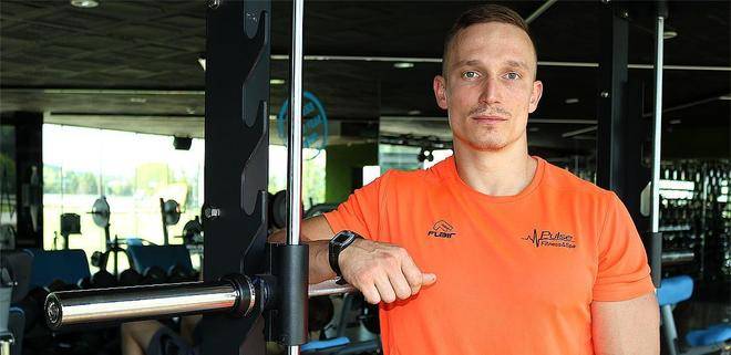 Тренировка за бедра и дупе на 3D Смит машина (видео)