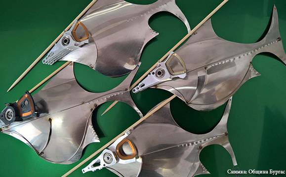 „Рециклирай с фантазия“ сътвори риби от глави на хард дискове и гаечно „хоро“