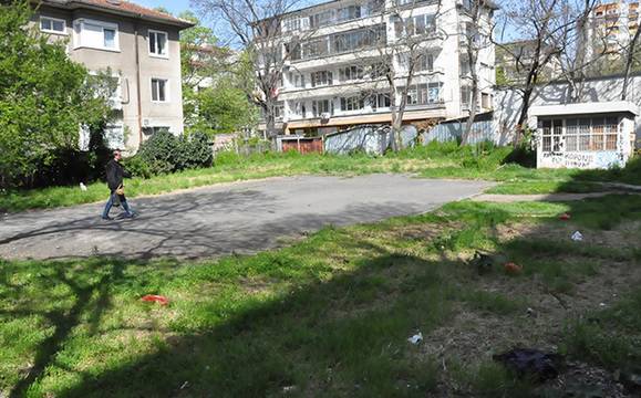 Бургазлии не искат етажен паркинг в центъра