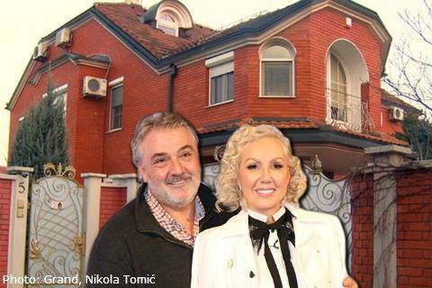 Brena и Boba продават луксозната си вила в Бежанийска коса