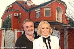 Brena и Boba продават луксозната си вила в Бежанийска коса