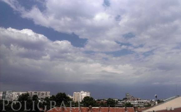 Краткотрайни валежи и гръмотевични бури в прогнозата за времето в петък