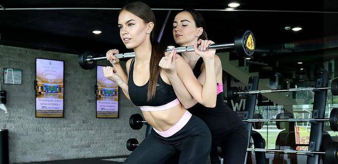 На фитнес тренировка с Виктория и Анастасия от Русия