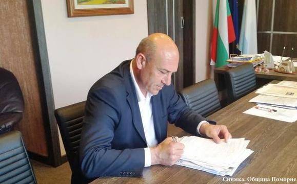 Алексиев подписа договор за рехабилитация на улична мрежа в Ахелой и Каблешково