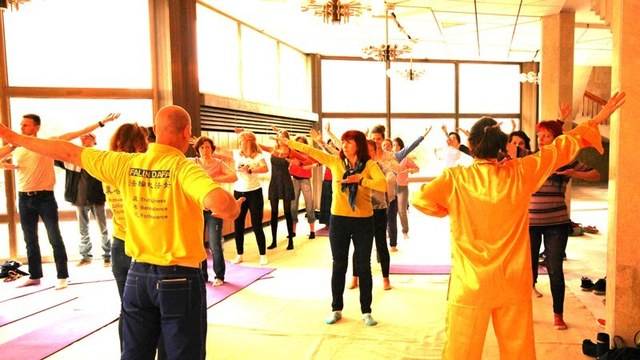 Фалун Дафа на фестивала „Здравей, Здраве“ в Казанлък и Благоевград (фотогалерия)