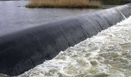 Язовир Тутраканци прелива. Евакуират жителите на провадийското село