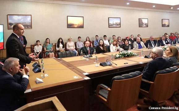 Радев: Никоя политическа конюнктура не може да промени духовната ни връзка с Русия