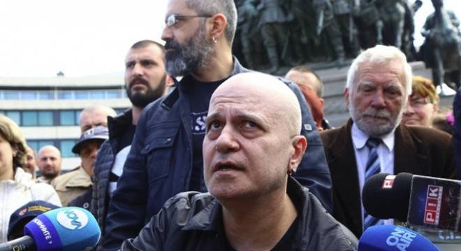 Акули ще изядат с парцалите Трифонов, ако влезе в политиката, твърди политолог (ВИДЕО)