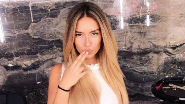 Падна голяма и дълго пазена тайна за Тита и пищния й бюст