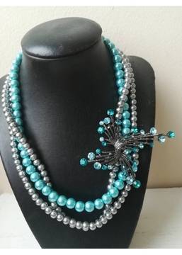 Ефектно колие с перли и кристали в сиво и тюркоаз