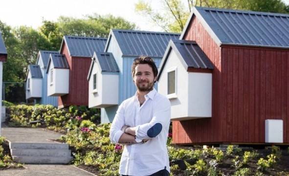 Ресторантьор построи цяло село за бездомни