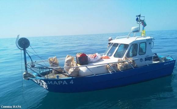 Инспектори на ИАРА извадиха 4800 м бракониерски мрежи за калкан от морето край Бургас