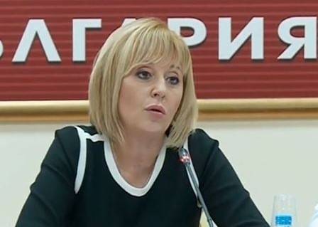 Манолова погва фирмите за бързи кредити. Получила е над 3 хиляди жалби