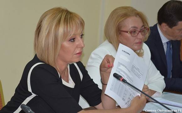 Манолова: Фирмите за бърз кредит се превръщат във фирми за бърз крах на гражданите