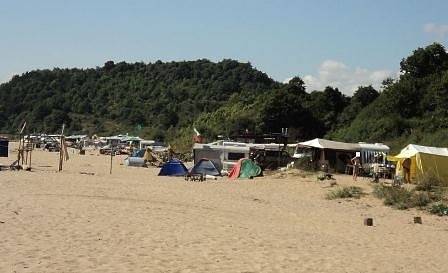 Авантаджиите с палатките на протест срещу реда по Черноморието