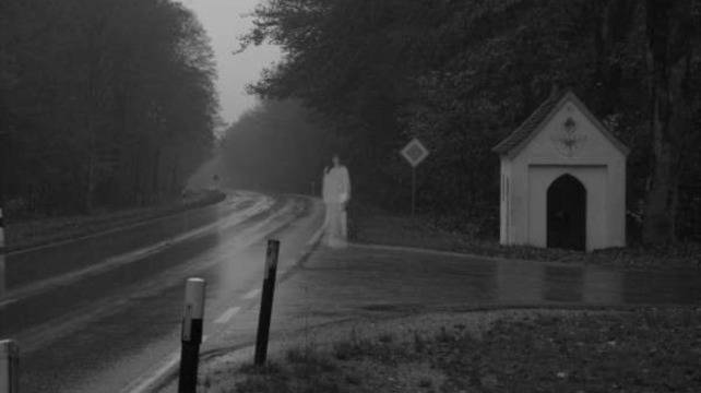 Ямбол настръхна: Ужасяващ дух на млада жена изскача на пътя