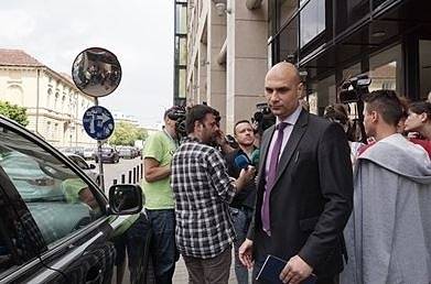 Спецполиция и разследващи в офисите на Иво Прокопиев