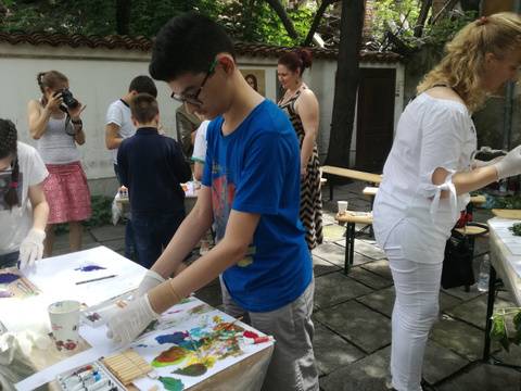 Копривени истории в приказки и преживявания