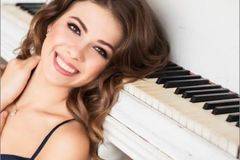 „Клавирни виртуози“ – концерт на Симфониета Враца и Мария Бобрина, пиано